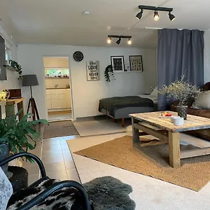  Apartment Cozy Studio With Garden Access Schweden